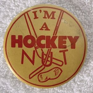 5/$35 Vintage I'm a Hockey Nut Pin Back Button Badge